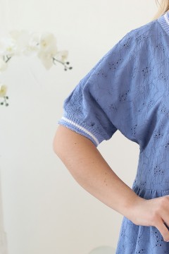 Платье свободное голубое из хлопка с вышивкой Wisell(фото3)